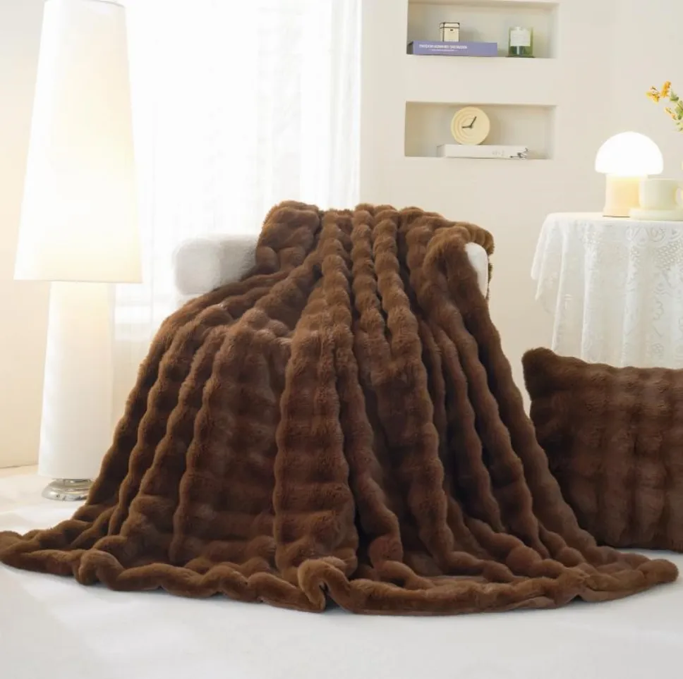 Paturi blanita iepure - Patura Cocolino Pufoasa Din Blana De Iepure, model fin, texturat, maro ciocolatiu-A1