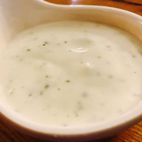 Cream with garlic and parsley [1]