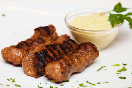 Restaurant - Mititei cu paine si mustar