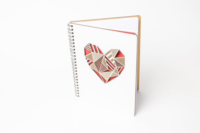 Agenda a4 mdf decupata inima [1]