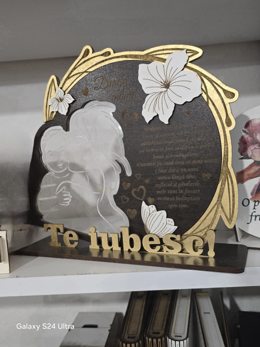 Trofeu personalizat "Te iubesc, mamă!" - un cadou unic și emoționant pentru cea mai specială persoană din viața ta [2]