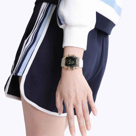Ceas Damă Casual-Sport Quartz – Afișaj Dată, Alarmă, Cronometru, Carcasă Pătrată Aurie, Brățară Silicon Crem [6]