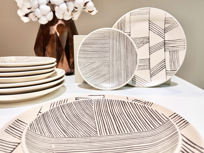 Set 12 Farfurii Ceramica (6 buc Desert 21cm, 6 buc Mari 26cm) Decorama Bej Deschis cu Pensulare Manuala Linii Neagre [3]