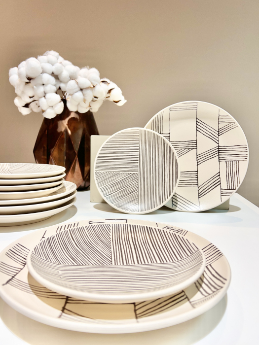 Set 12 Farfurii Ceramica (6 buc Desert 21cm, 6 buc Mari 26cm) Decorama Bej Deschis cu Pensulare Manuala Linii Neagre [2]