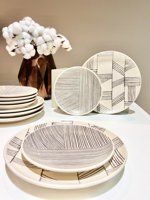 Set 12 Farfurii Ceramica (6 buc Desert 21cm, 6 buc Mari 26cm) Decorama Bej Deschis cu Pensulare Manuala Linii Neagre [5]