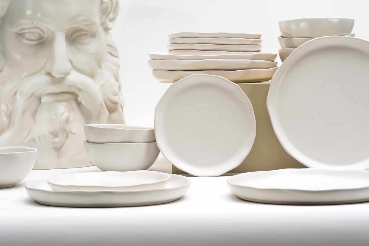 Set Farfurii 18 piese NOVUM Milk Foam (6 farfurii 26cm, 6 farfurii 21cm, 6 boluri 500ml, glazurat manual) [10]