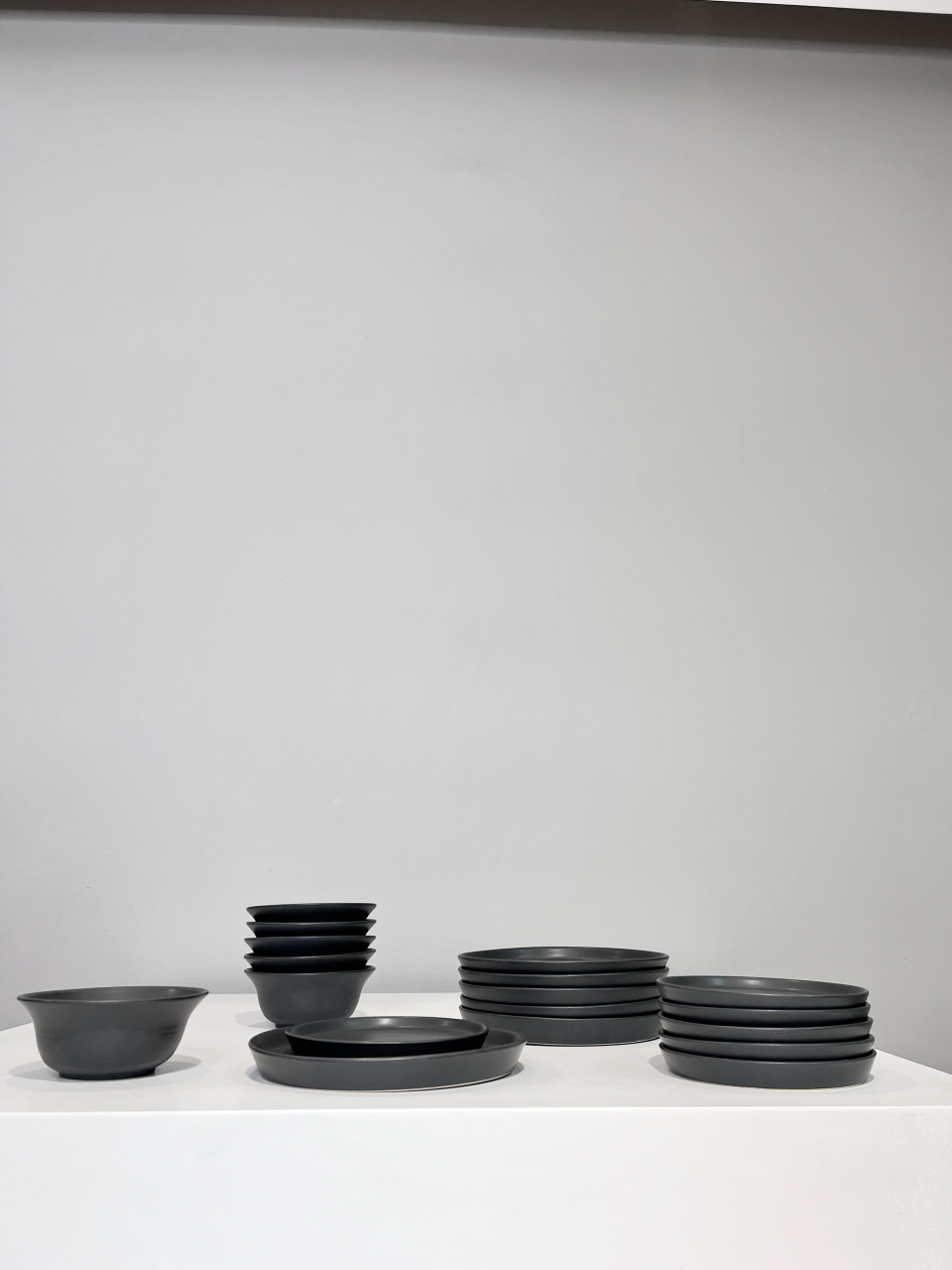 Set Farfurii Vulcano CARBON 18 piese (6 farfurii 25cm, 6 farfurii 20cm, 6 boluri 450ml) [3]