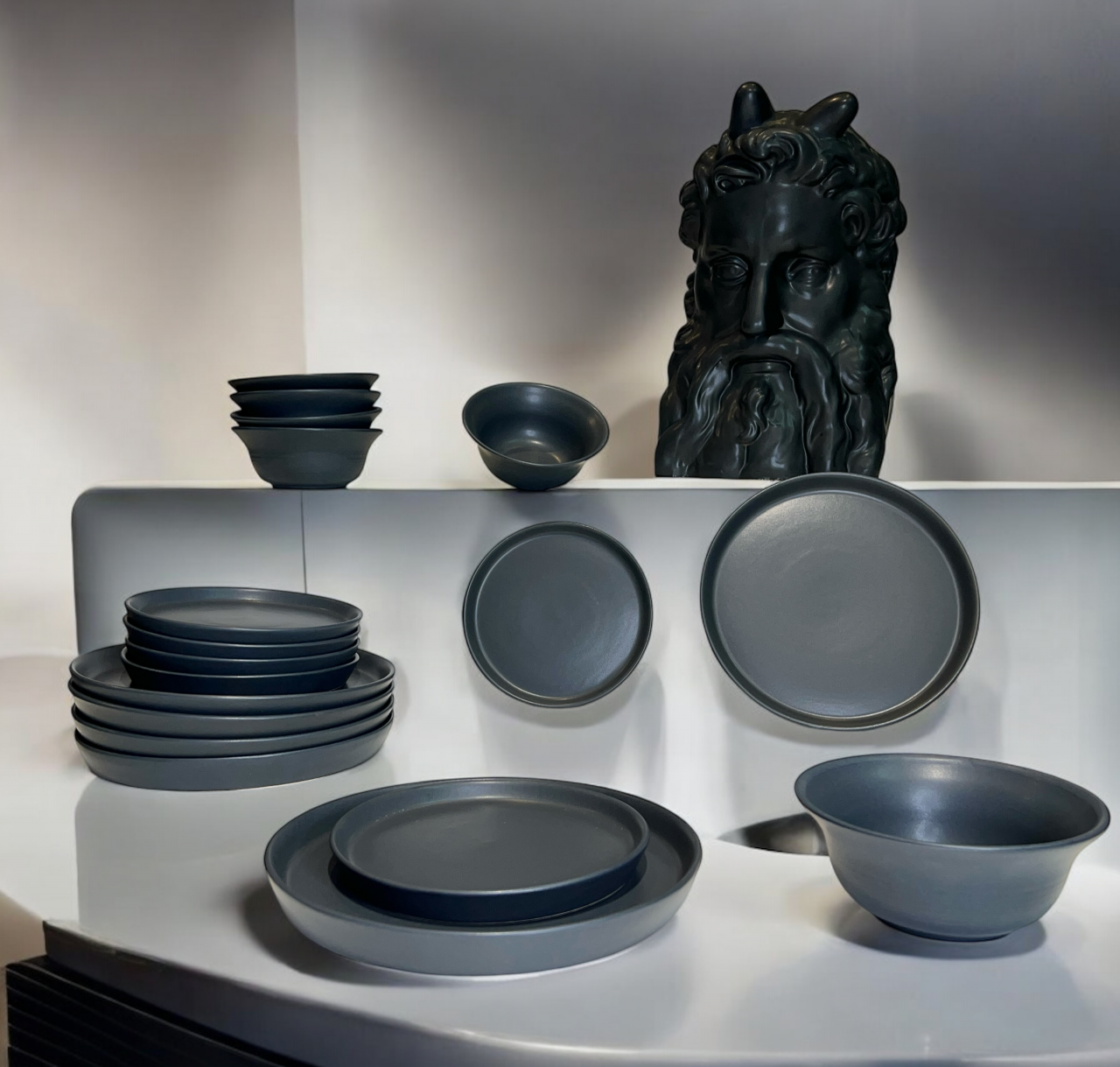 Set Farfurii Vulcano CARBON 18 piese (6 farfurii 25cm, 6 farfurii 20cm, 6 boluri 450ml) [8]