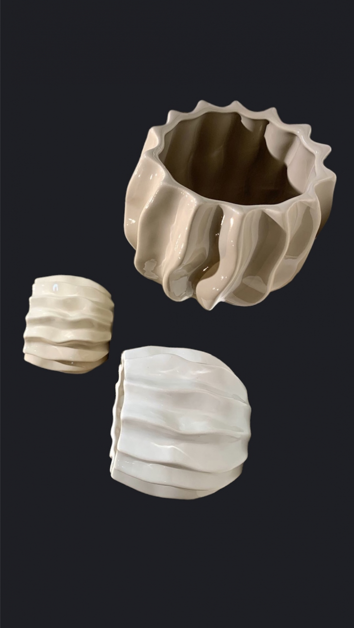 Vazã / Ghiveci Nabuco Alb sau Crem (Diamentru 16cm inaltime 14cm) [5]