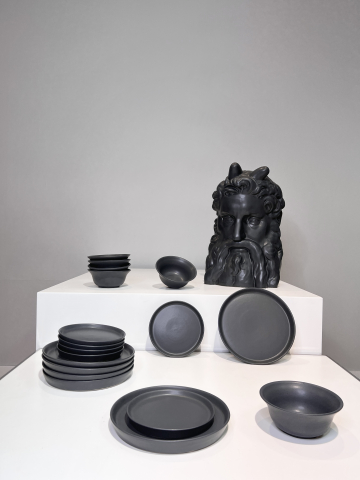 OUTLET -60% - Set Farfurii Vulcano CARBON 18 piese (6 farfurii 25cm, 6 farfurii 20cm, 6 boluri 450ml)