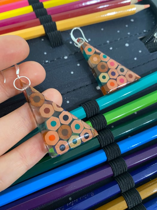 Cercei in forma de triunghi cu creioane colorate din argint [9]