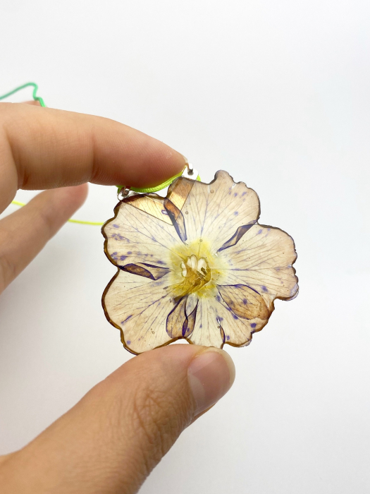 Pandantiv handmade cu floare cercercei [2]