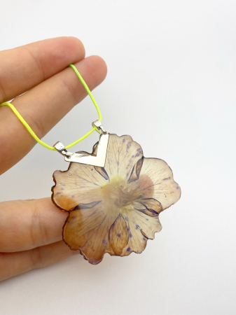 Pandantiv handmade cu floare cercercei [2]