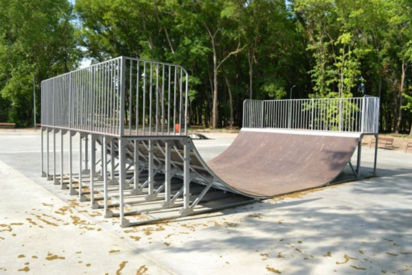 rampa-pentru-skateboarding-halfpipe [2]