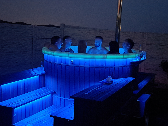 Închiriere Ciubăr Mobil Mic cu Jacuzzi 6-7 persoane 23 August [3]