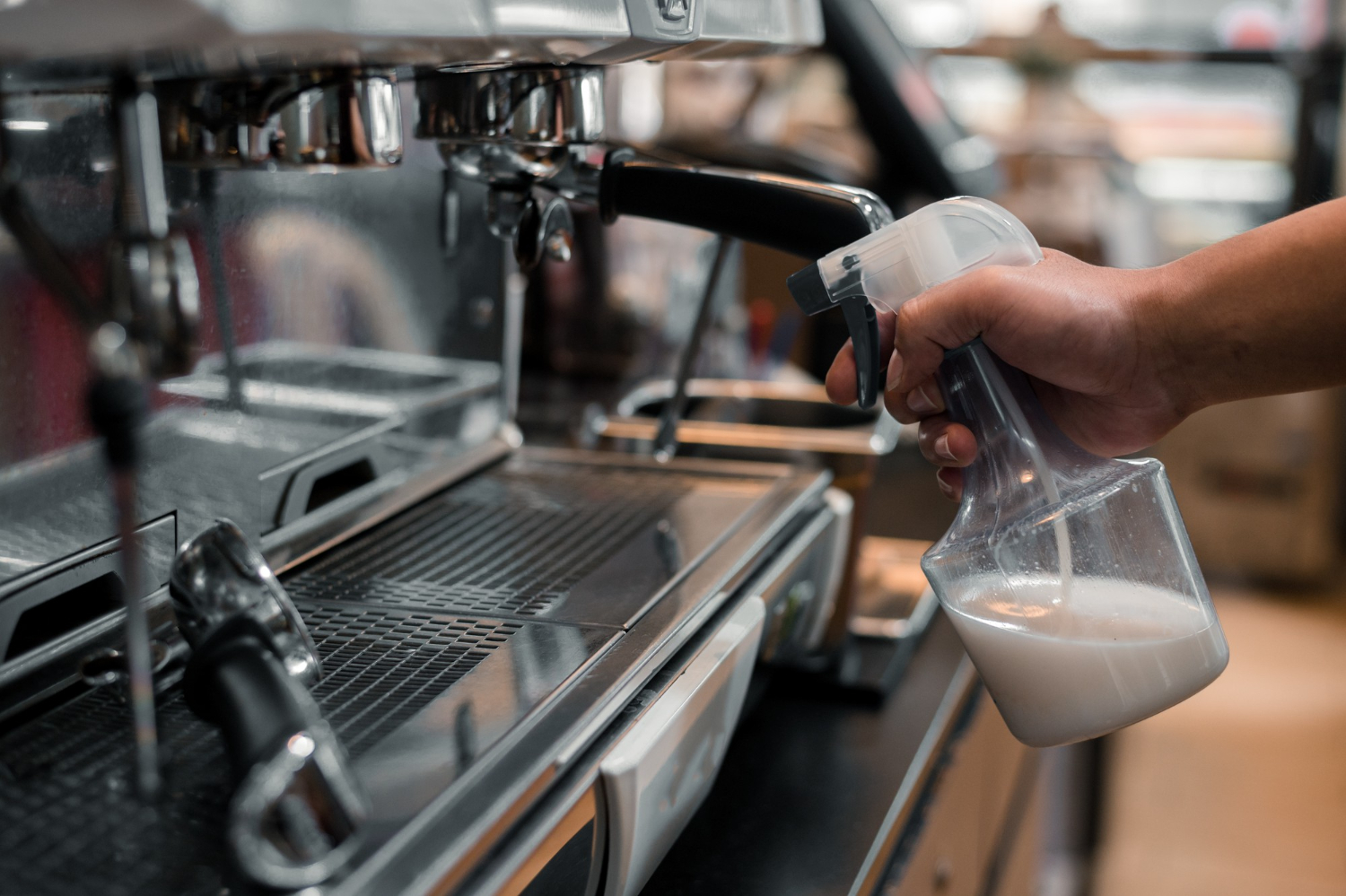 Accesorii indispensabile pentru întreținerea espressoarelor automate