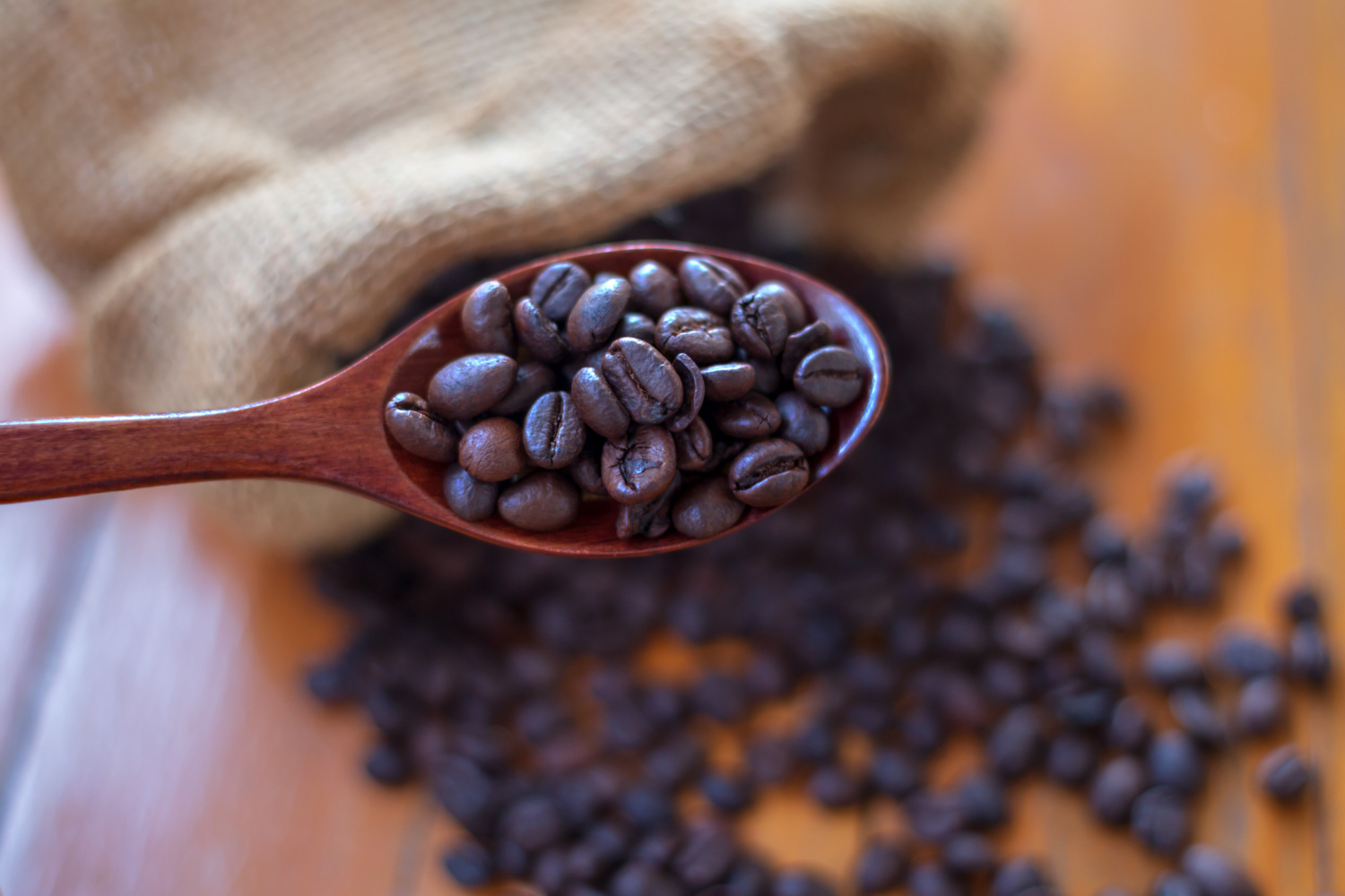 Beneficiile cafelei de origine față de amestecurile obișnuite