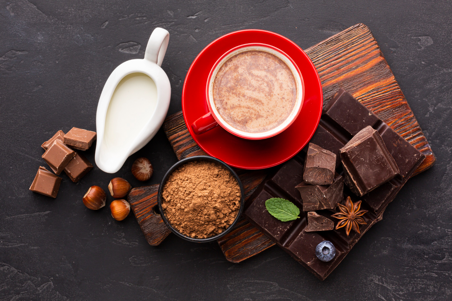 Ce condimente intensifică gustul ciocolatei calde