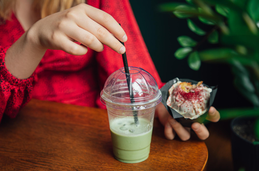 Matcha iced latte: băutura verde ideală pentru zile călduroase