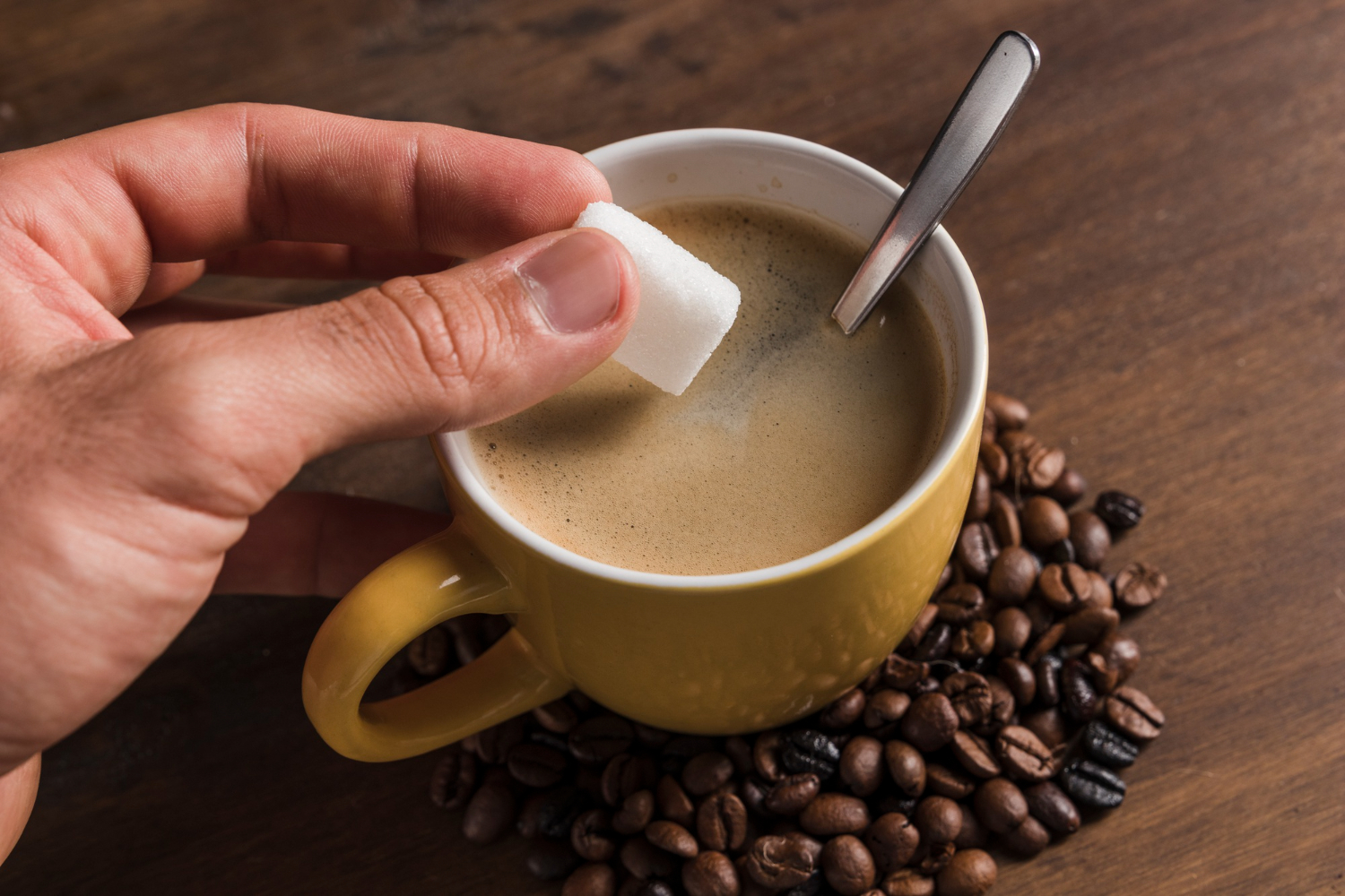 Tipuri de zahăr și îndulcitori pentru cafea: Ce variantă este mai sănătoasă?