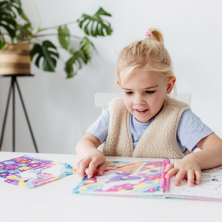 Set creativ cu abtibilduri, lipeste pe numere cu tematica Gabby Dollhouse [3]