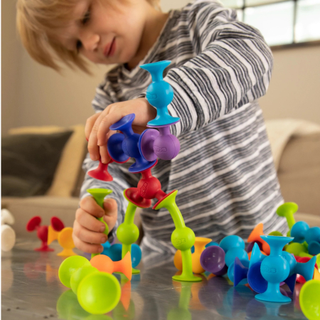 Squigz Deluxe ,   Set de constructie cu 44 de piese cu ventuze [1]