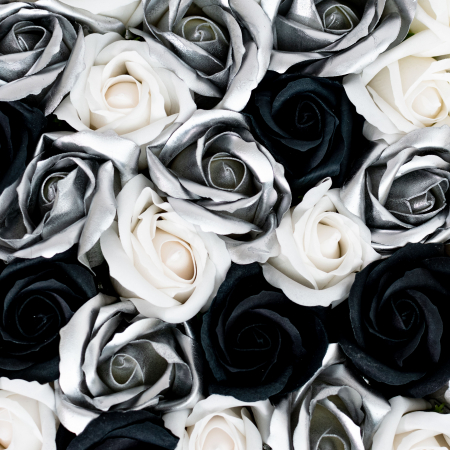 Aranjament Floral In Forma de Inima, Alb, Negru si Argintiu, 26 cm [1]