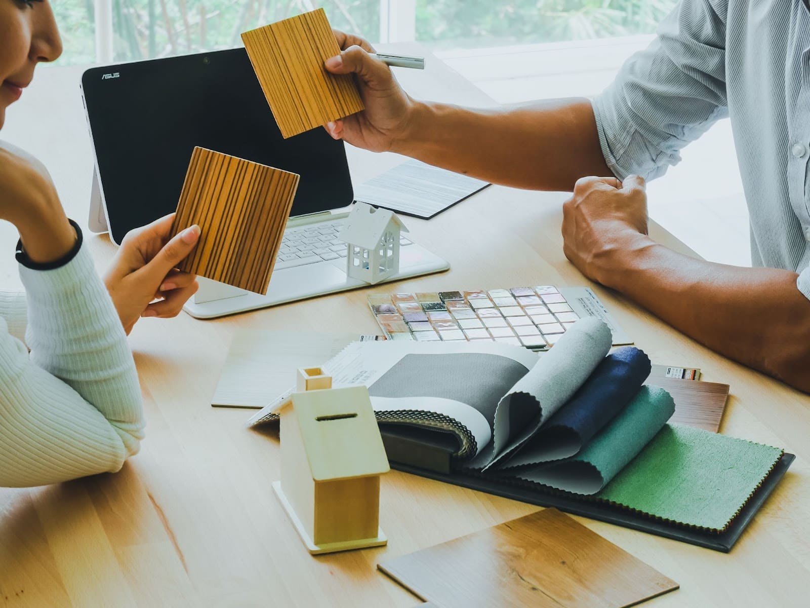 Alegerea materialelor potrivite pentru mobilier