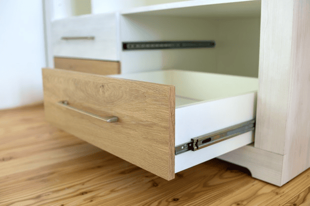 Amenajează spații de depozitare pentru birou