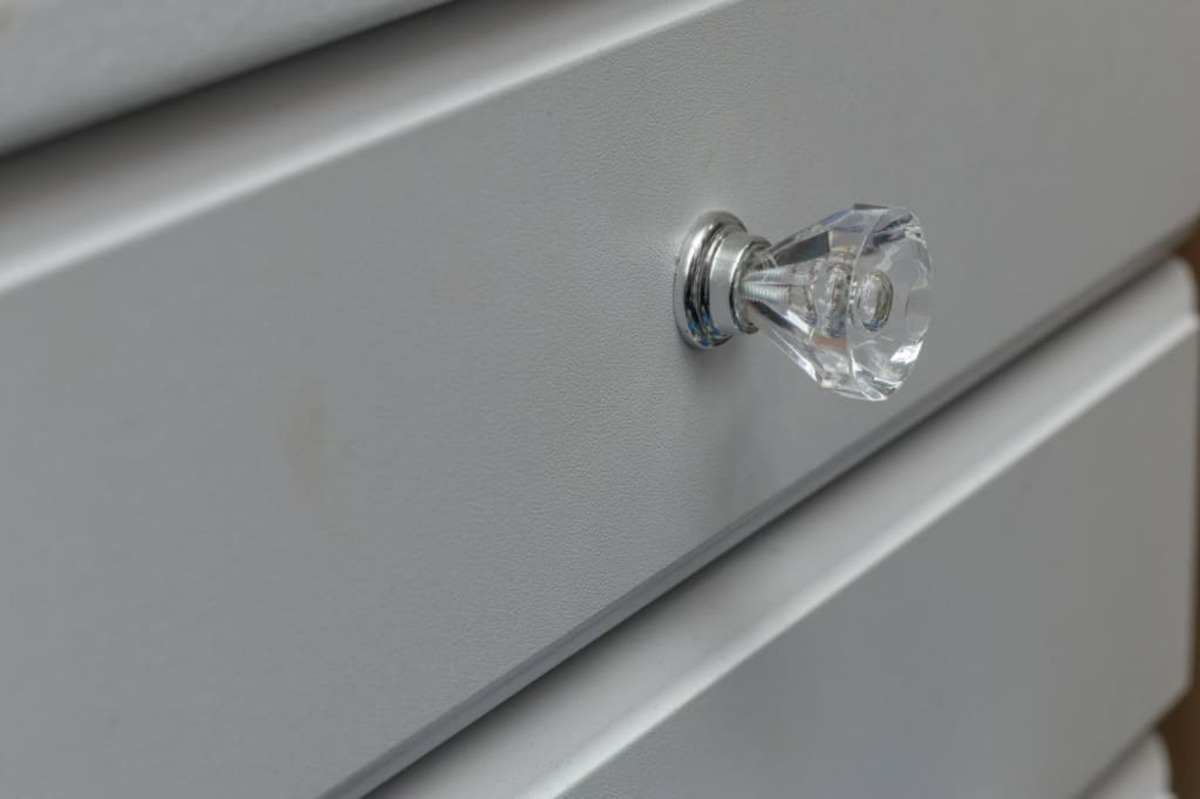 Cum să înlocuiești butonii vechi pentru un aspect modern