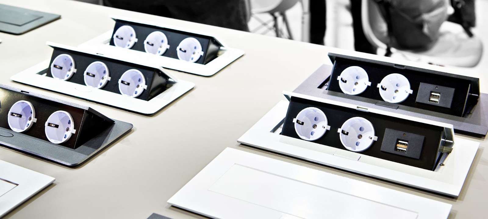 Sfaturi pentru montarea prizelor încastrabile în mobilier