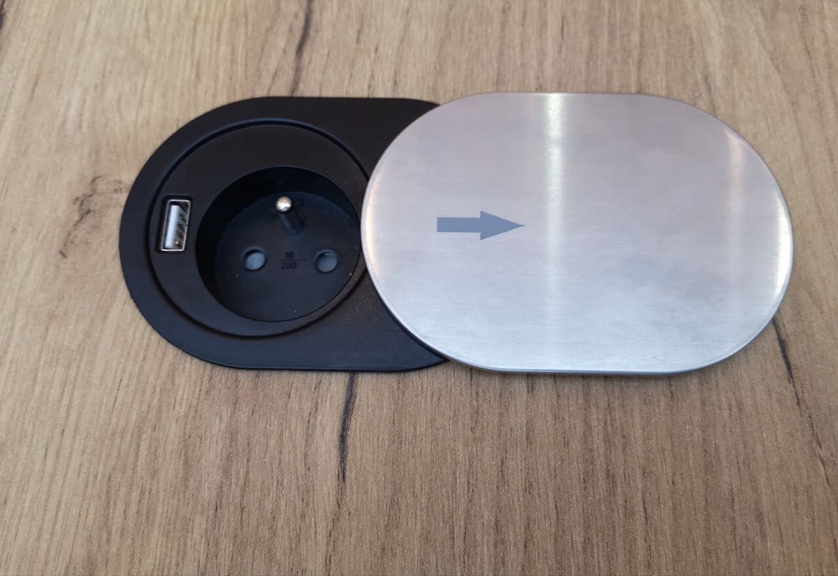 Priză Slide încorporabilă în blat