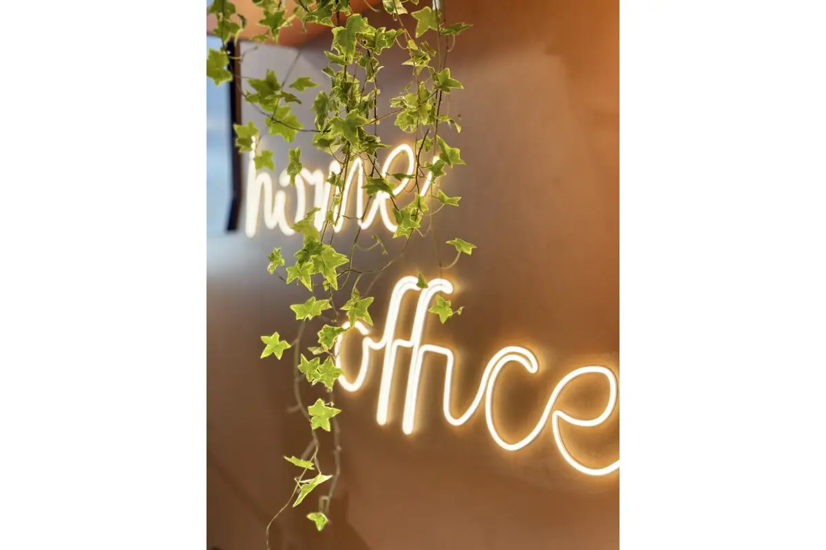 Banda LED NEON FLEX 24V, 12W/m, lumina calda 3200K, IP65, 5 m [3]