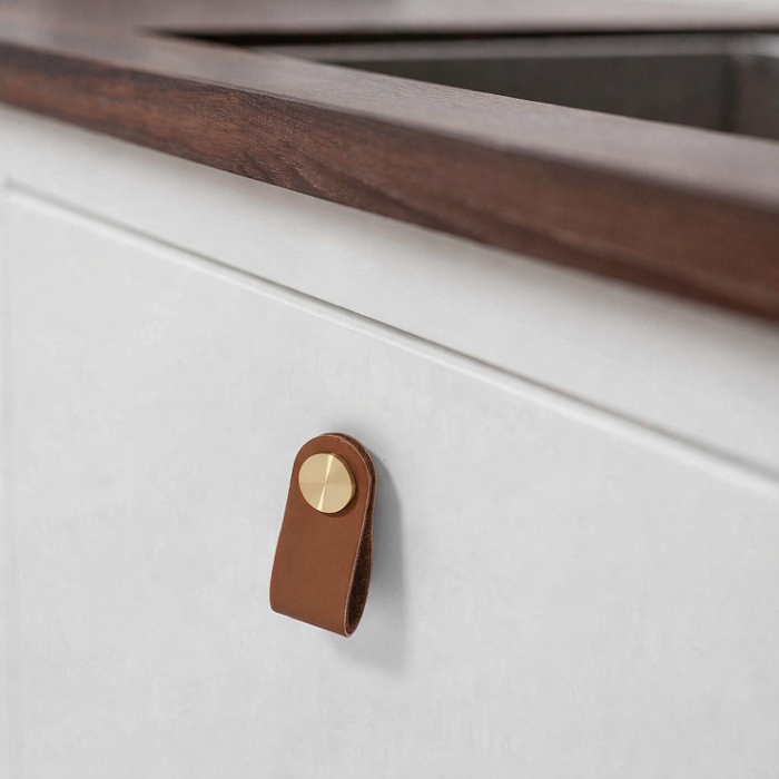Buton mobila VELA, 60x25 mm, piele + alama [3]
