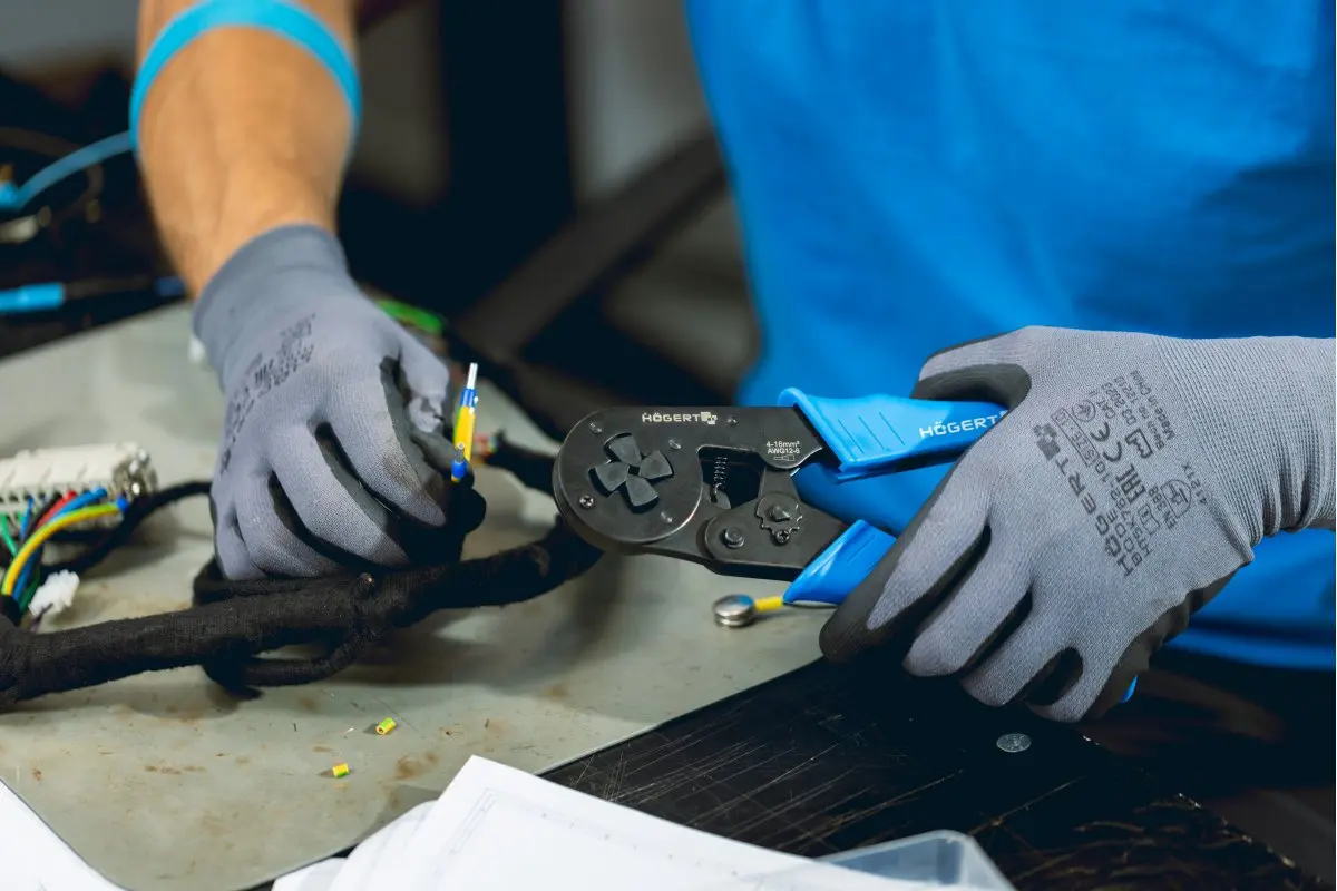 Cleste sertizare cu auto-reglare pentru pini 4 – 16 mm2 [1]