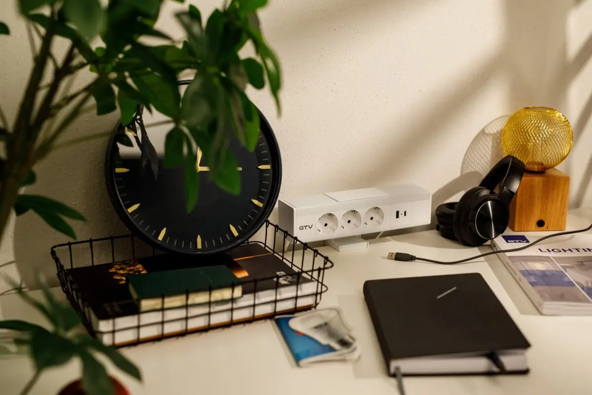 Priza birou NICO 3 x Shucko, USB A + C, cablu 1.5 m, alb mat [6]