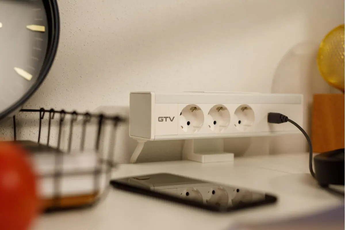 Priza birou NICO 3 x Shucko, USB A + C, cablu 1.5 m, alb mat [7]