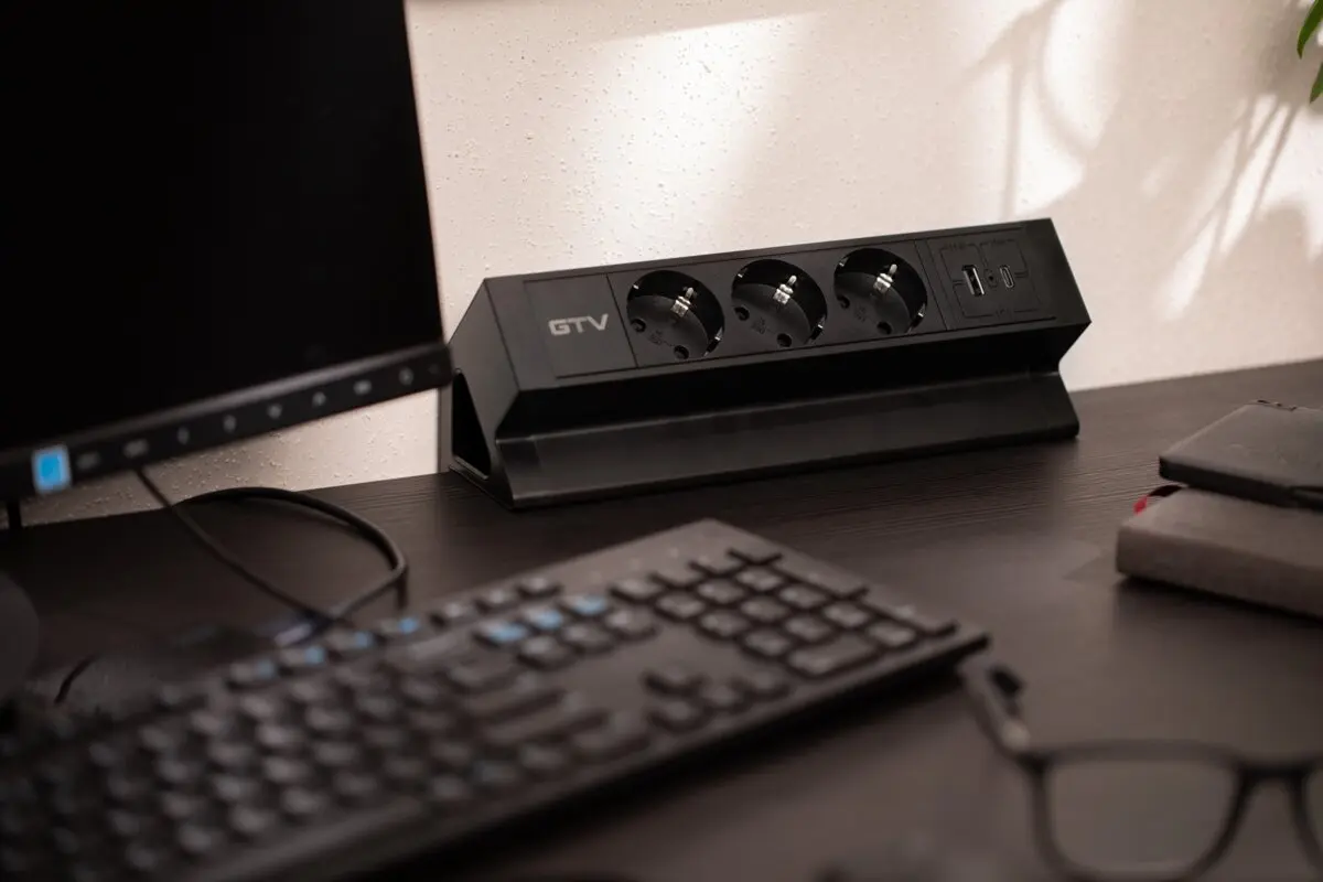 Priza birou BASCO 3 x Shucko, USB A + C, cablu 1.5 m, negru mat [7]