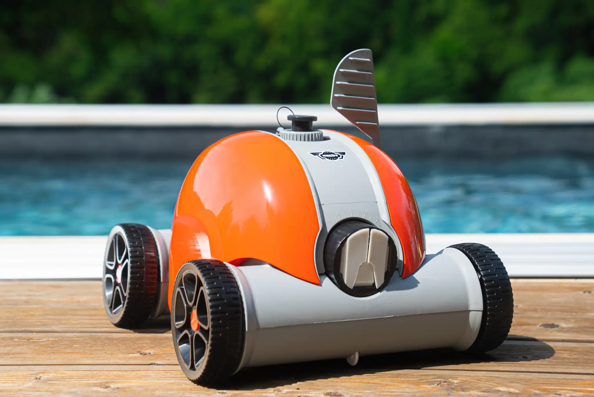 Aspirator robot automat pentru piscina HECHT BLUESEA80, cu acumulator Li-Ion 12.6V, 5Ah, suprafata maxima 80 mp [2]