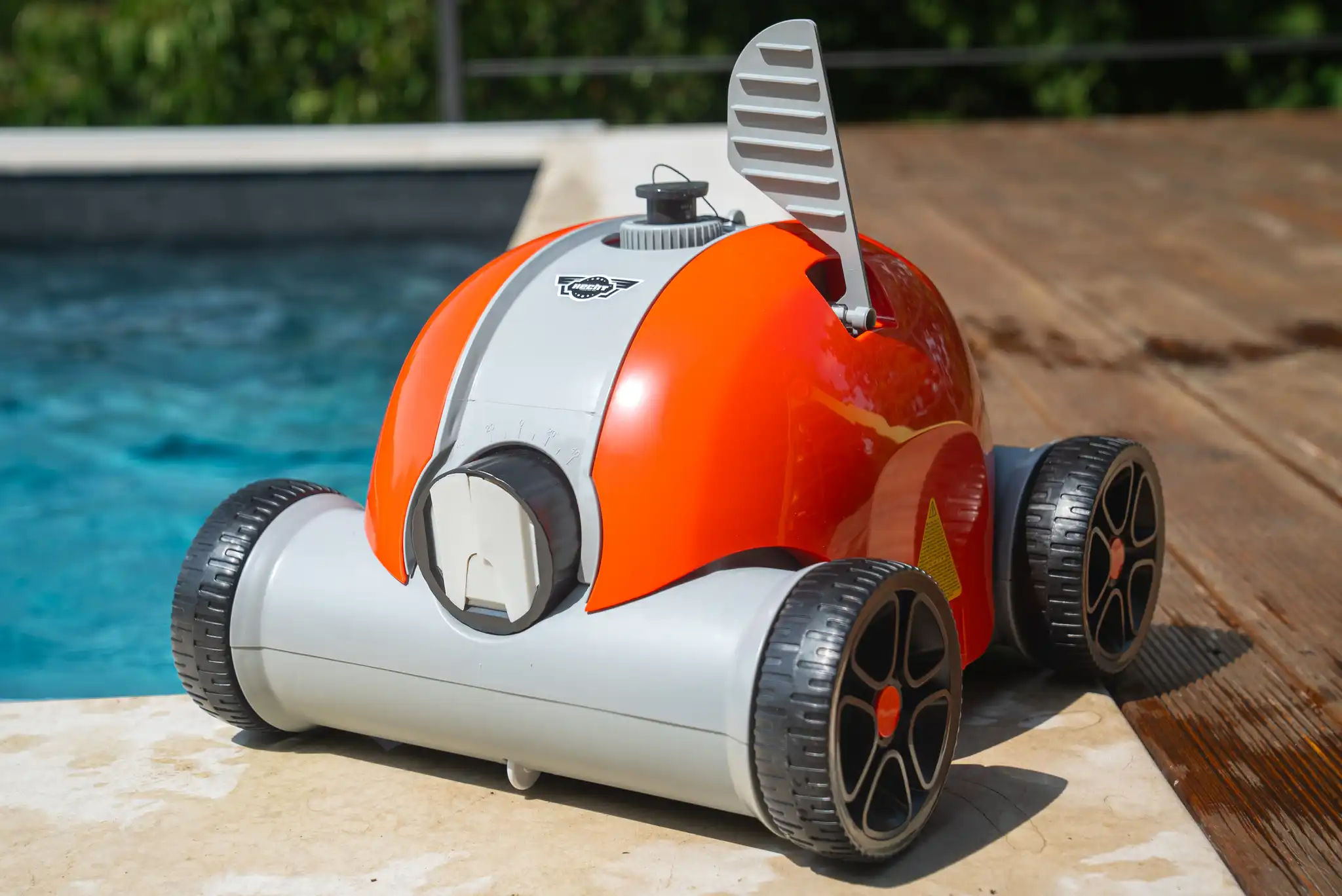 Aspirator robot automat pentru piscina HECHT BLUESEA80, cu acumulator Li-Ion 12.6V, 5Ah, suprafata maxima 80 mp [3]