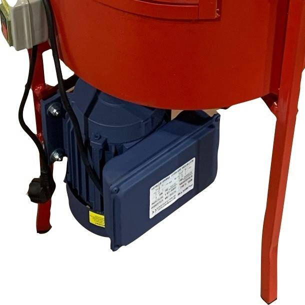 Batoza de capacitate mare pentru porumb VivaTechnix VMD-1022, putere 1.5 kW, capacitate 800 kg/h [5]
