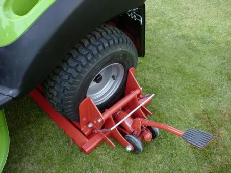 Dispozitiv hidraulic de inclinat / ridicat tractoras tuns gazon CLIPLIFT 300, max. 300 kg [4]