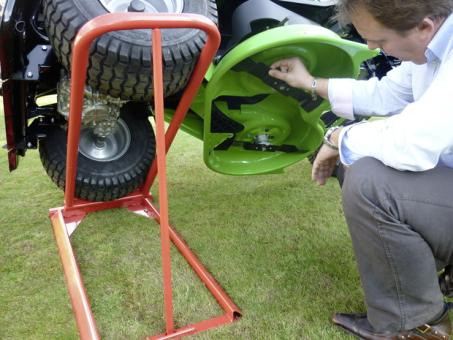Dispozitiv hidraulic de inclinat / ridicat tractoras tuns gazon CLIPLIFT 300, max. 300 kg [5]