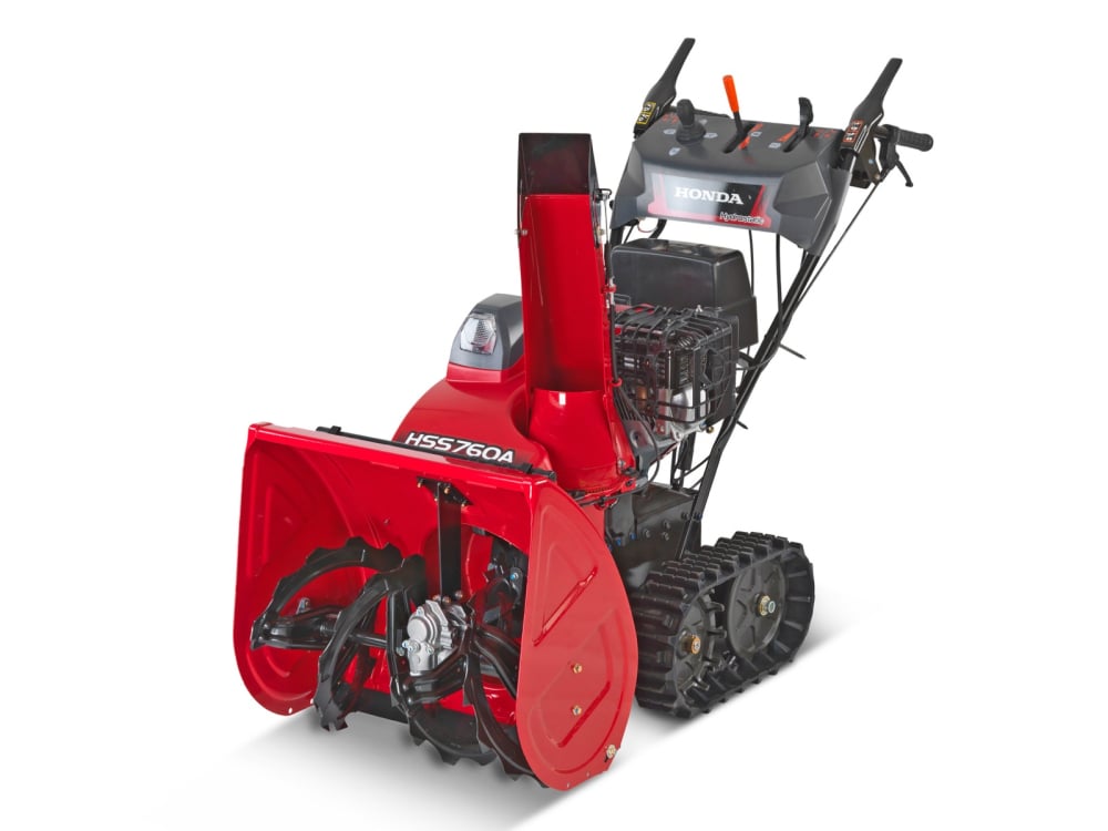 Honda HSS 760 A ETD - Freza de zapada pe senile pentru zapada adanca  Freza de zapada adanca Honda HSS 760 A ET este o freza de zapada pe senile ideala pentru spatii mari cu ninsori frecvente, miscand 46 tone de zapada pe ora. Freza de zapada Honda, HSS 760 A ET este o freza de zapada alimentata de un motor Honda GX200, cu o capacitate a rezervorului de benzina de 3.1 litri pentru o putere neta de 4.3 kW.  Transmisia hidrostatica confera acestei freze de zapada pe benzina o manevrabilitate remarcabila, cu cel mai bun control posibil al vitezei masinii (0-3.96 km/h).  Cu un spiral reglabil pe inaltime, pentru o utilizare flexibila in functie de nevoile dumneavoastra, aceasta freza de zapada Honda de calitate profesionala este disponibila in urmatoarele versiuni: Honda HSS 760 A ET cu pornire manuala si Honda HSS 760 A ETD cu pornire electrica.  Caracteristici constructive:  Freza de zapada cu motor pe benzina Honda   Aceasta freza de zapada Honda HSS 760 A ET este o freza de zapada pe benzina echipata cu un motor Honda GX200 puternic si fiabil de 5.8 CP, la 3600 rpm si 4.3 kW. Acest motor de 196 cmc, conceput pentru a sustine sarcini de lucru pe santiere si industriale, ofera putere si performanta frezei de zapada Honda. Rezervorul de benzina are o capacitate de 3.1 litri.   Plug de zapada pe senile pentru zapada adanca    Pentru o tractiune mai mare, freza de zapada pe benzina HONDA HSS 760 A ETD este echipata cu senile de cauciuc pliabile si nu cu roti. De fapt, aceasta freza de zapada pe senile nu patineaza si nu aluneca, oferind utilizatorului un control amplu chiar si pe alei pietonale sau pe drumuri in panta. Senilele de cauciuc pliabile la temperatura scazuta permit modelului Honda HSS 760 A ETD sa aiba o aderenta sigura. Ambreiaj de directie prezent.  Freza de zapada cu transmisie hidrostatica Honda HSS 760 A ET, comparativ cu alte freze de zapada cu transmisie mecanica, se mandreste cu o transmisie hidrostatica care o face o freza de zapada pe benzina si mai eficienta. Transmisia hidrostatica confera o fluiditate mai mare miscarii frezei de zapada, permitand vehiculului sa se deplaseze cu o manevrabilitate mai mare in timpul lucrului: nu exista pauze cauzate de schimbarea vitezei.  Curata 46 t/h de zapada    Mutand 46 de tone de zapada pe ora, aceste freze de zapada Honda pot curata o suprafata de marimea a doua terenuri de tenis cu 30 cm de zapada in putin peste zece minute.  Reglare electrica a jetului Freza de zapada pe benzina Honda HSS 760 A ET are reglare electrica a jetului, cu o distanta maxima de aruncare a jetului de zapada de 15 m. Cu joystick de control al jgheabului pentru reglarea manuala a ejectiei zapezii.  Far LED Acest model de freza de zapada pe senile cu motor Honda GX 200 este echipat cu far LED pentru o manevrabilitate sporita.  Avantaje: Freza de zapada pe benzina Structura robusta Motor Honda GX 200 de 5,8 CP Transmisie hidrostatica Senile de cauciuc pliabile pentru o aderenta sporita Ambreiaj de directie Joystick pentru controlul jgheabului Zapada proiectata pana la 15 metri Faruri LED Calitate tehnica inalta  Date tehnice: Tip motor: in 4 timpi, OHV, 1 cilindru, racire cu aer Motor: HONDA GX200 Capacitate cilindrica: 196 cmc Putere motor: 4.3 kW / 5.8 CP @ 3600 rpm Combustibil: Benzina fara plumb Capacitate rezervor combustibil: 3.1 L Autonomie la sarcina maxima: 1.8 h Pornire: Electrica / Manuala, la sfoara Sistem de rulare: Senile Latime de lucru: 60.55 cm Inaltime de lucru: 55 cm Capacitate de curatare: 42 tone/h Distanta maxima de evacuare: 15 m Reglarea inaltimii frezei: Tija de ajustare Reglarea deflectorului de evacuare: Electrica Transmisie: Hidrostatica Sistem de virajare prin ambreiaj: Da Viteza de avansare: 0 - 3.96 km/h Nivel acustic garantat: 102 dB Dimensiuni (L x l x h): 1485 x 630 x 1105 mm Greutate: 115 kg [2]