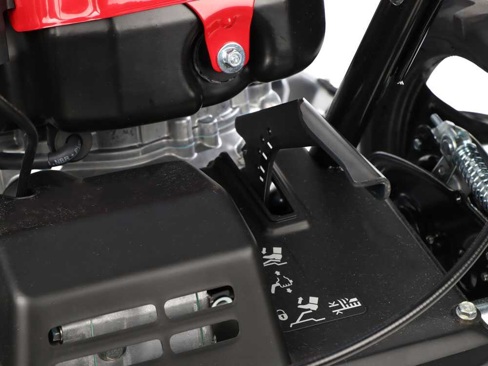 Masina de tocat iarba si vegetatie Honda UM 616 K3 EE2, 4.35 CP, benzina, 61 cm, transmisie variabila hidrostatic, Rotostop - blocarea lamei [48]