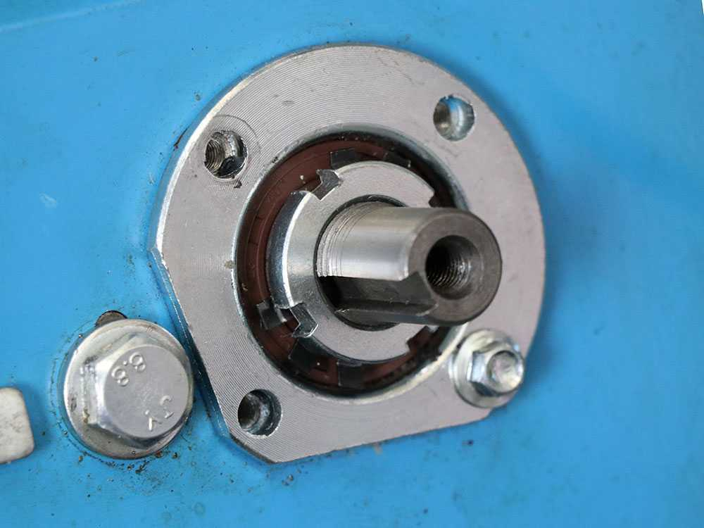 Motocultor AGT 9000 PREMIUM, Honda GX340, 11 CP, benzina, 2+1 viteze + roti 5.00-12, plug bilonat [72]