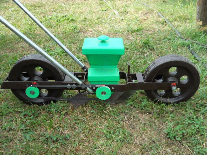 Semanatoare manuala de precizie K-2 [6]
