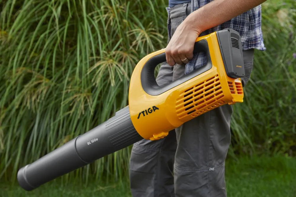 Suflanta frunze cu acumulator Stiga BL 100e Kit, 20V, 4Ah, 9 mc/min [12]