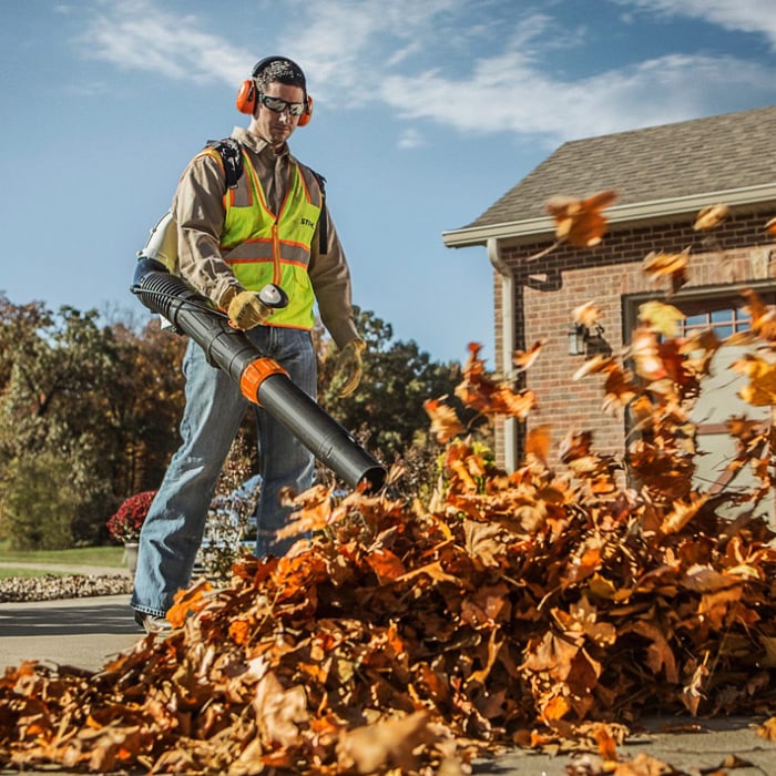 Suflanta frunze portabila in spate, pe benzina Stihl BR 700, 3.8 CP, 4 timpi (4-MIX), 1550 mc/h [8]