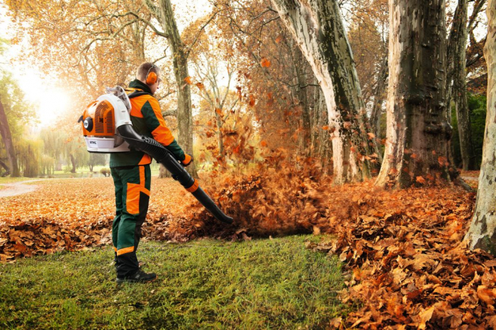Suflanta frunze Stihl BR 700, 35 N, benzina, 4 timpi (4-MIX), 1550 mc/h [3]